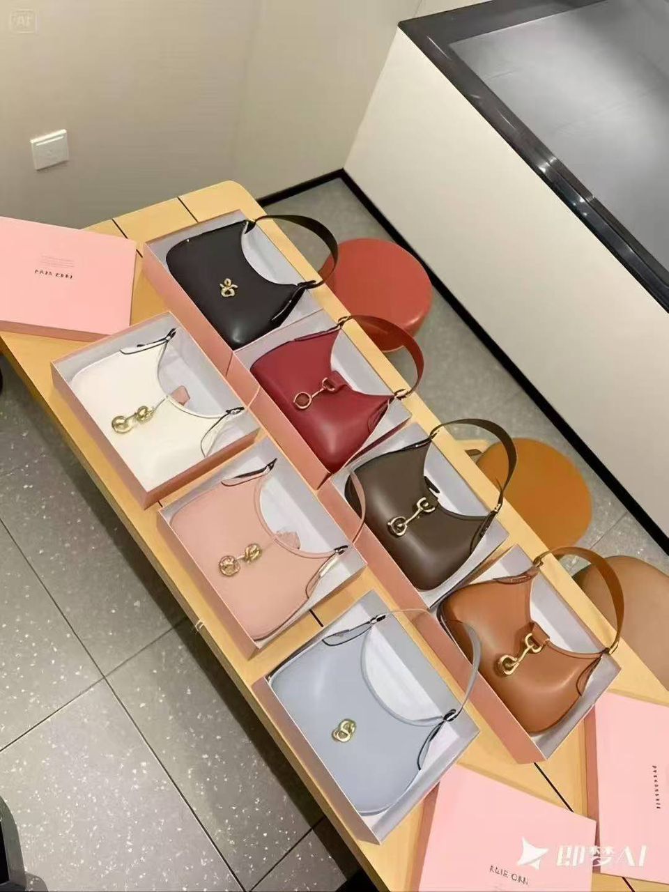 Elegant Saddle Mini Shoulder Bag